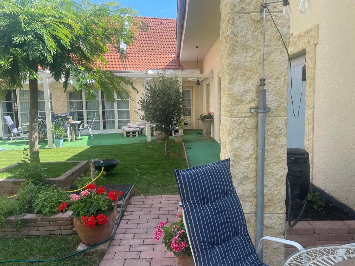 Monpe Apartmanik S Atmosferou Komárno المظهر الخارجي الصورة